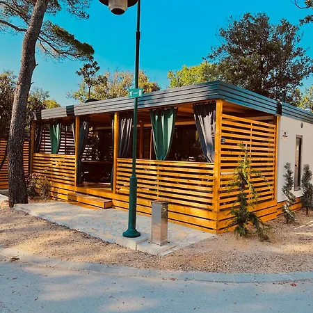 مكان تخييم Pearl Of The Biograd 4*