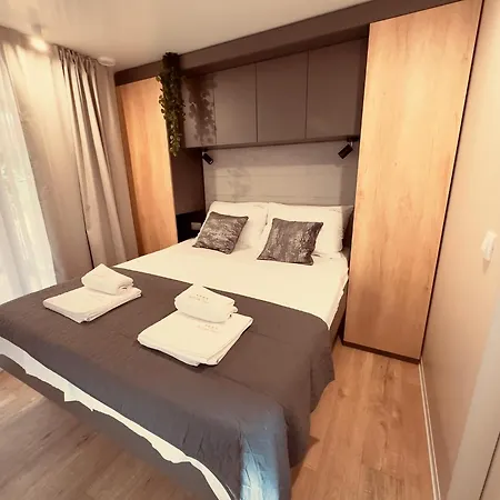 مكان تخييم Pearl Of The Biograd 4*